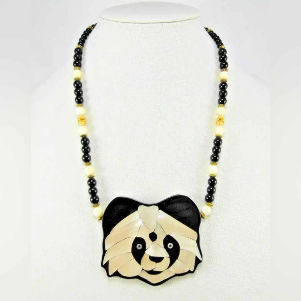 Lee Sands Mother Of Pearl Inlay Panda Opal, Onyx Beaded Necklace 20